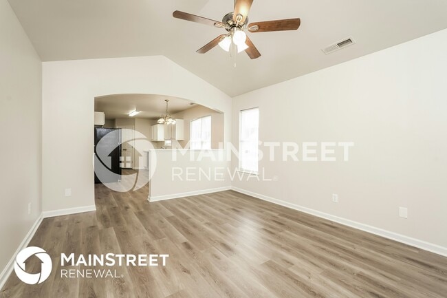 Photo - 2731 Lomond St