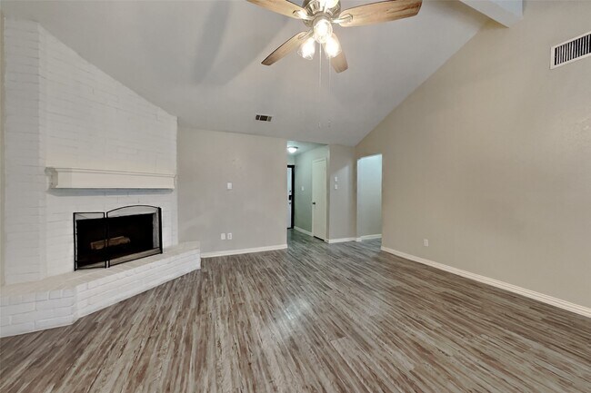 Photo - 6915 Renfro Dr