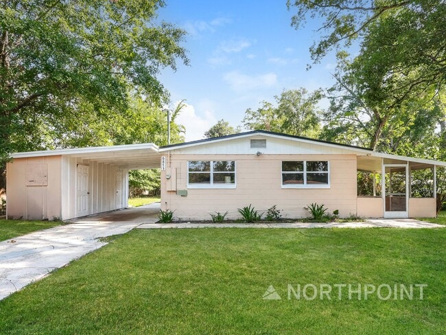 Building Photo - 3 BR/1BA | Newly Renovated Single Family Home | Screened in Patio and carpot | Huge backyard!