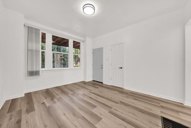 Photo - 3810 W 46th St Unidad 1