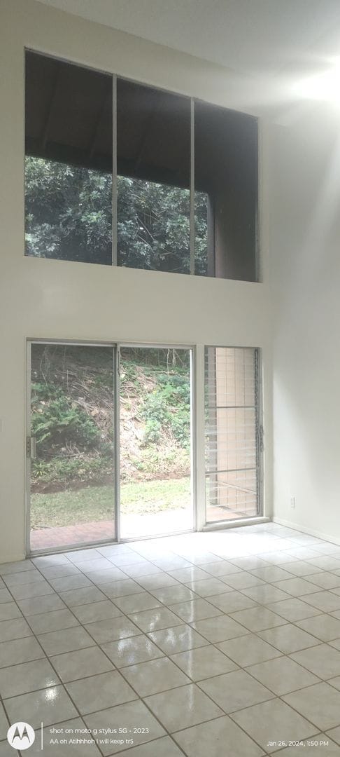 Building Photo - Beautiful 4 bed/ 2 bath/ 2 parking In Kaneohe