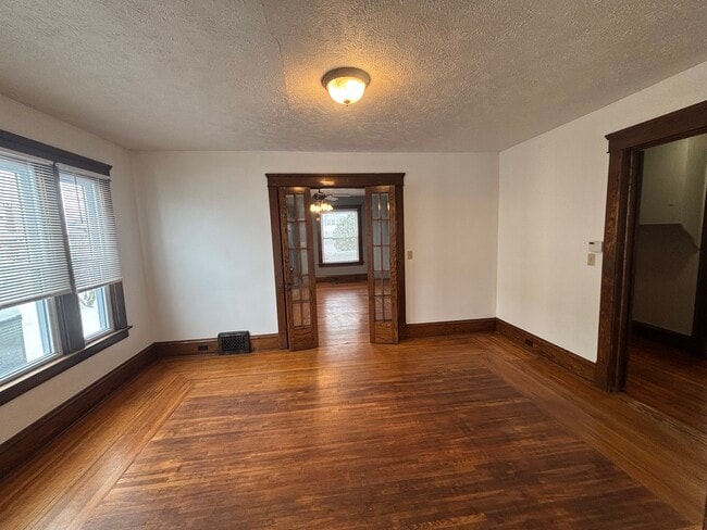 Photo - 430 Clinton Ct