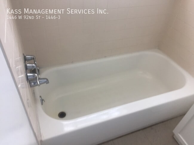 Photo - 1446 W 92nd St Unidad 1446-3