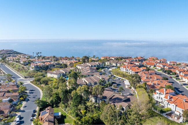 Context View of Elán Overlook Laguna Apartments