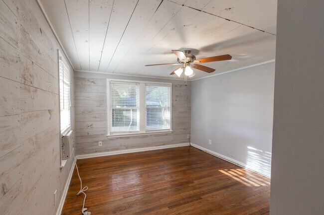 Photo - 104 S Beauregard St