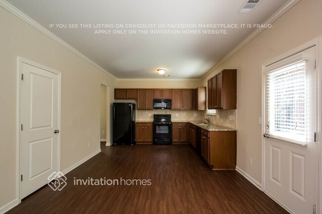 Photo - 3479 Village Park Ln SW