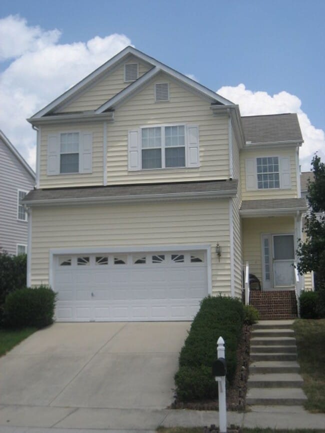 Building Photo - Lovely 3br/2.5ba in exc community, 2 car gar, exc deck, comm rec included!! Avail July 15, 2026!