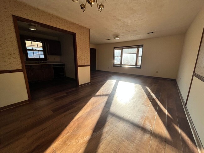 Photo - 135 Williamson St Unidad B