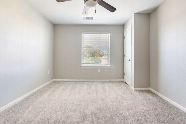 Photo - Sansom Pointe Senior