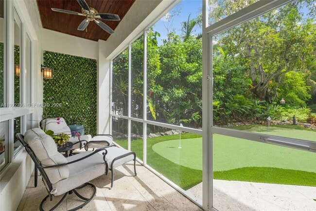 Photo - 755 Tiziano Ave