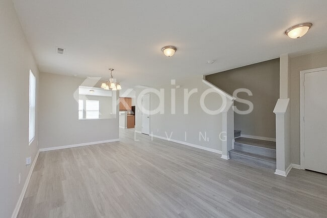 Photo - 100 Farmington Dr