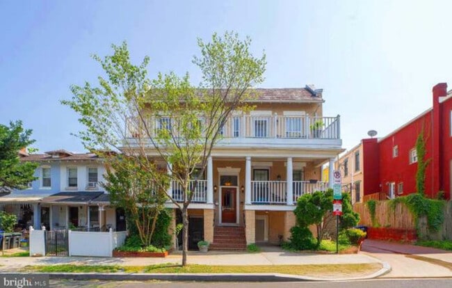 Building Photo - 1030 Fairmont St NW Unit T1 Rental
