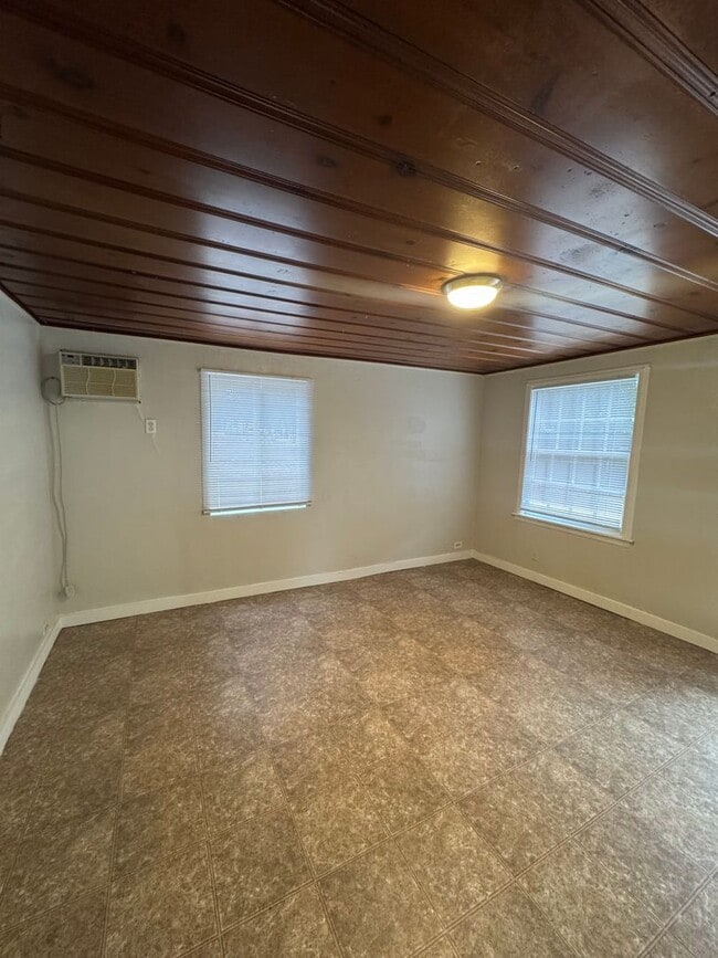 Photo - 2032 Acorn Ln Unit B