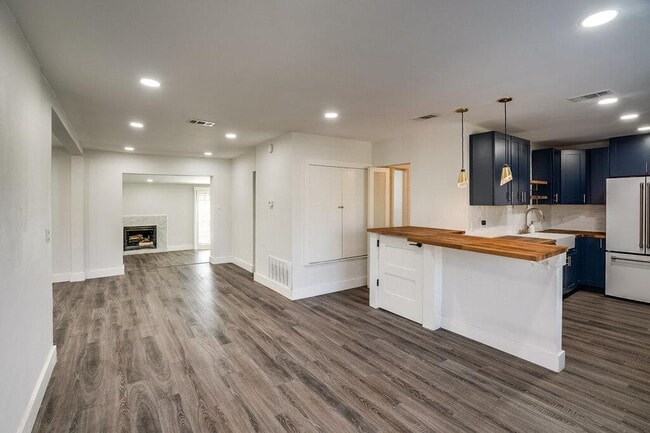 Photo - 1043 Springdale Rd