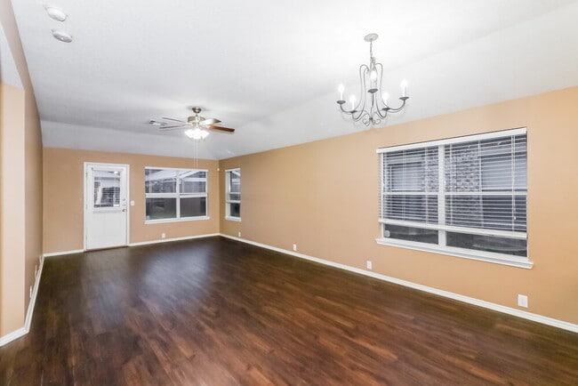 Photo - 5807 Baldwin Elm St