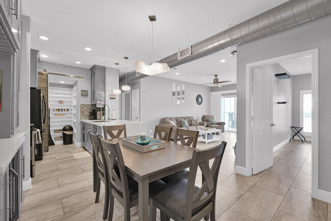 Photo - 12800 Melville Dr Unidad B110