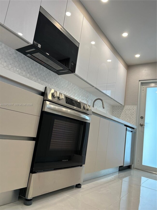 Photo - 2430 NE 135th St Unit 201