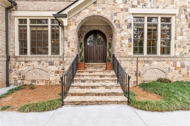 Photo - 927 Buckingham Cir NW