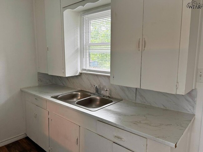 Photo - 902 Flood St