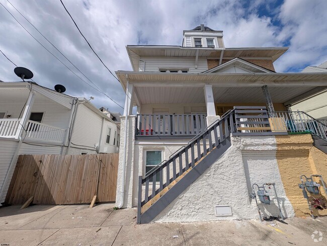 Building Photo - 16 N Iowa Ave Unit 1 Rental