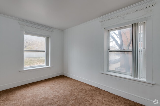 3 BR, 1 BA - 1,100SF