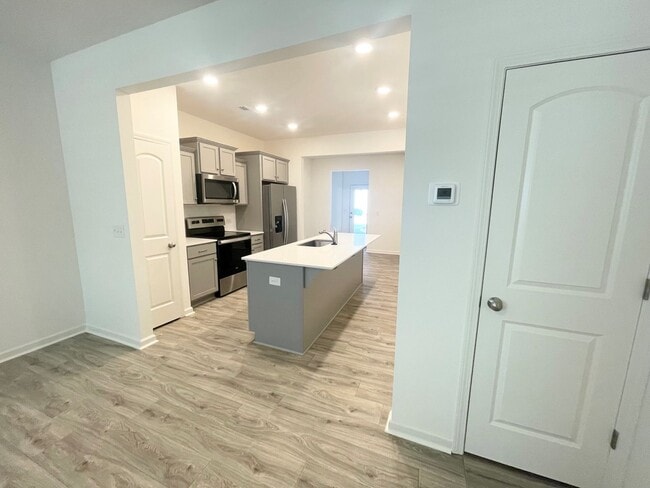 Photo - BEAUTIFUL 2 Bedroom Townhome in Mooresville AVAILABLE NOW