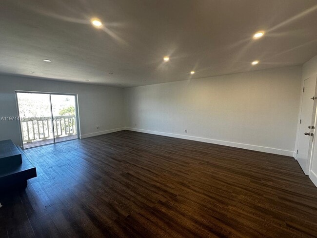 Photo - 770 NE 128th St Unit 303