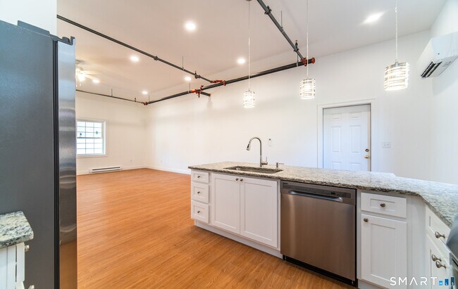 Photo - 1154 Poquonnock Rd