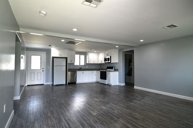 Photo - Within Walking Distance To Grand Canyon University