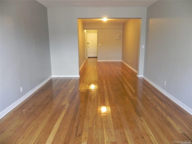 Photo - 12 Welwyn Rd Unit 2P