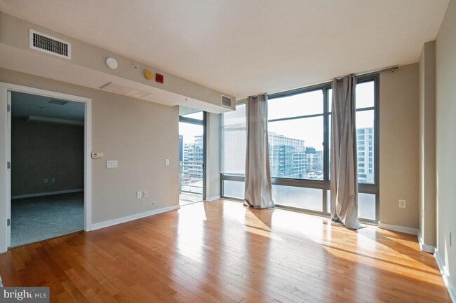 Photo - 475 K St NW Unidad 813