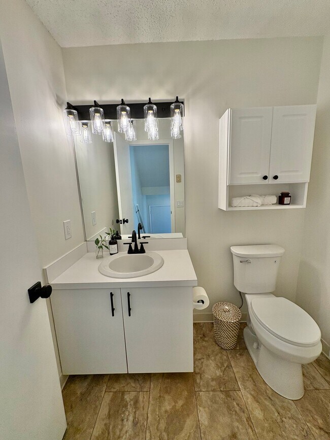 Photo - 925 Oronoke Rd Unidad 30L