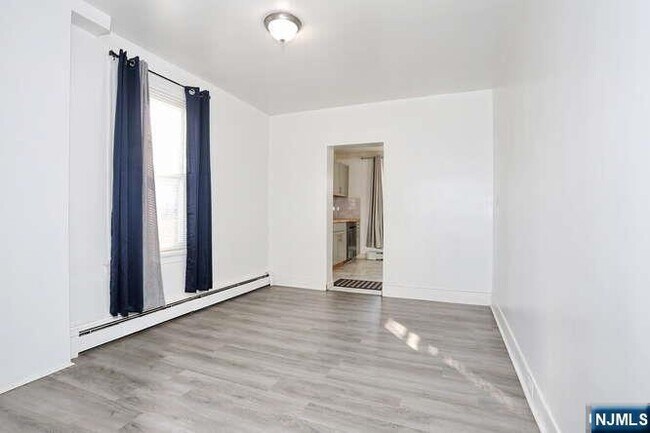 Photo - 68 Mohawk Ave