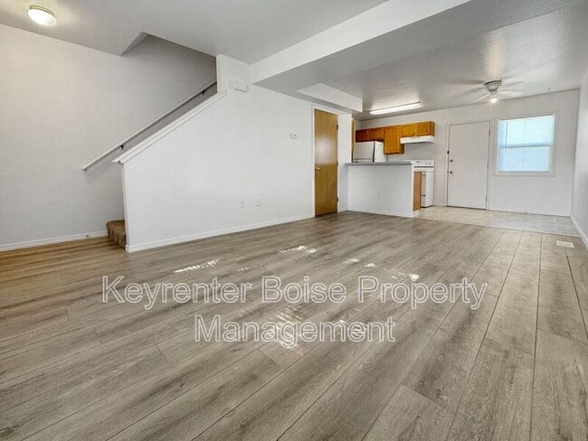 Photo - 254 Elbridge St E
