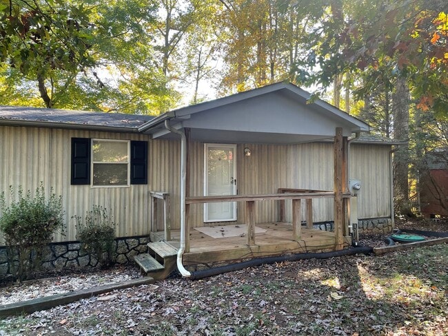 Updated Two Bedroom Trailer with Lake Acce... - Updated Two Bedroom Trailer with Lake Acce... House