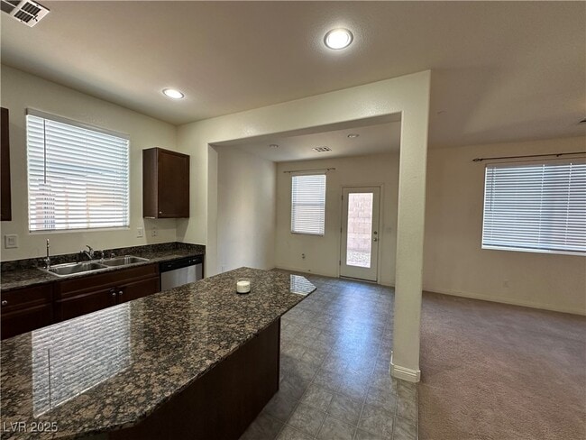 Photo - 1033 Pebble Lake St