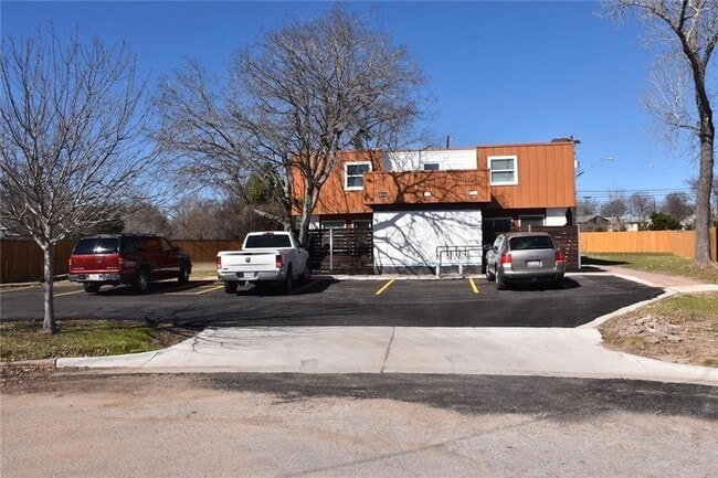 Building Photo - 4804 W Wind Trail Unit 104