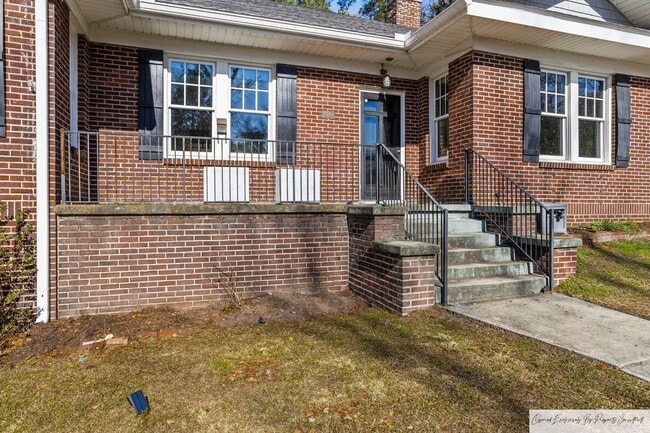 Photo - BEAUTIFUL ONE STORY BRICK HOME IN DOWNTOWN...