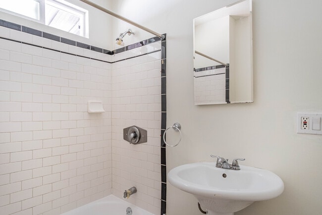 Photo - 612 Parkman Ave Unidad 1/2