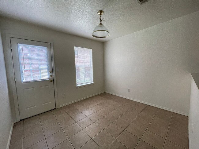 Photo - 2808 Cantabrian Dr Unidad Apt A