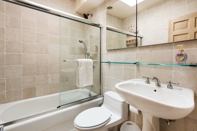 Photo - 2518 I St NW