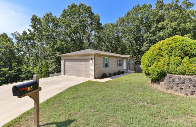Building Photo - 305 Dogwood Pl