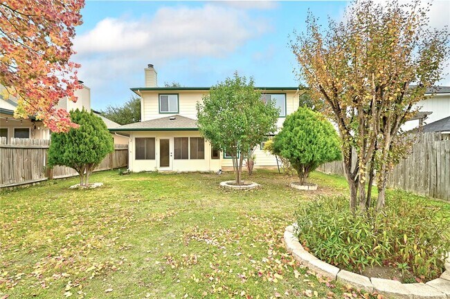 Photo - 910 Kirtomy Loop