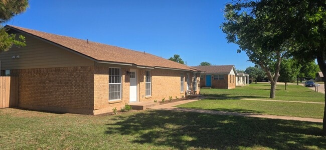 Building Photo - 701 Chaparral Cir
