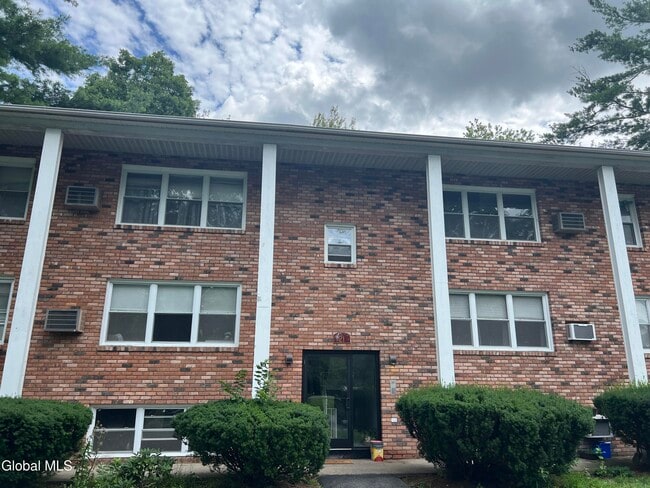 Building Photo - 11-21-21 Ashdown Rd Unit 21D