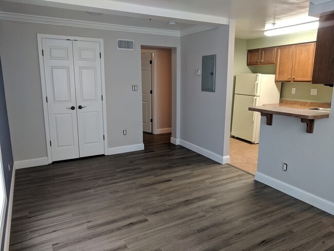 Building Photo - 1 Bedroom Condo Near UTK | Walk to Campus ... Unit GD5 BR1 (HOLD)