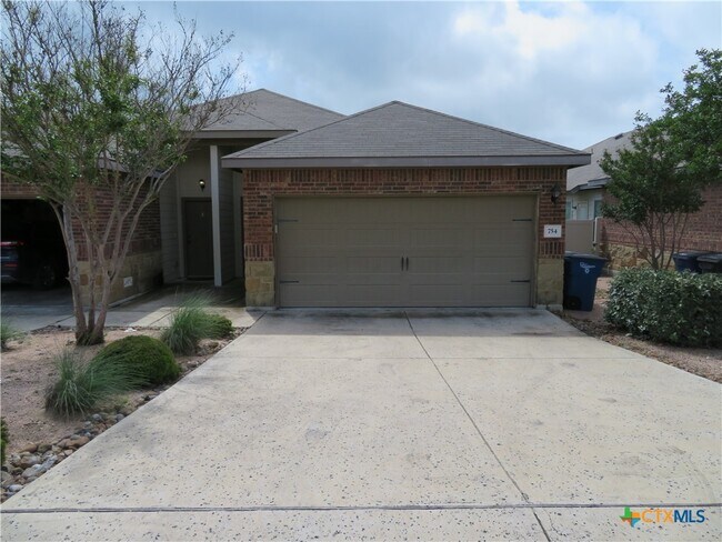 Photo - 758 Saengerhalle Rd