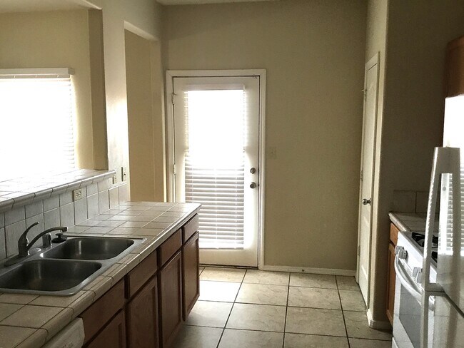 Photo - 3309 Zia St NE