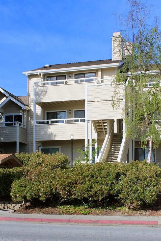 Building Photo - Open House Sunday December 7th 1-2pm Beautiful Santa Cruz Townhome in Prime Westside Location. Unit 1608