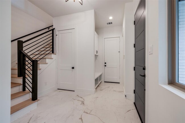 Photo - 1209 W Bell St